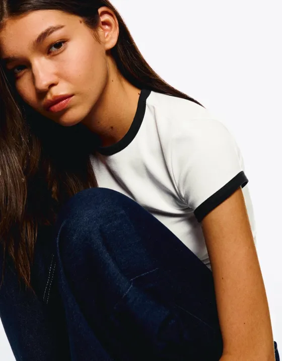 Футболка с контрастными деталями