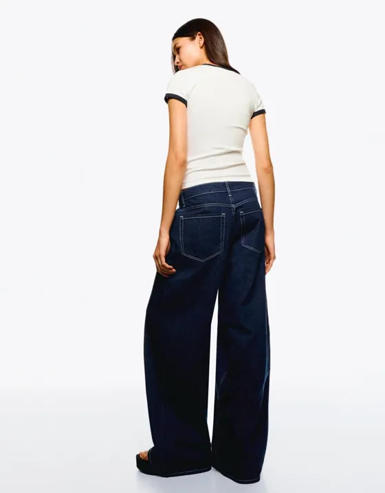 Футболка с контрастными деталями