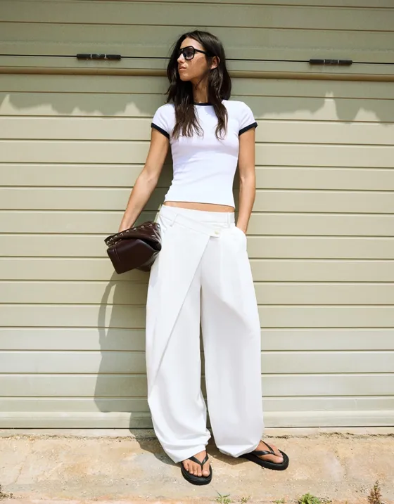 Футболка с контрастными деталями