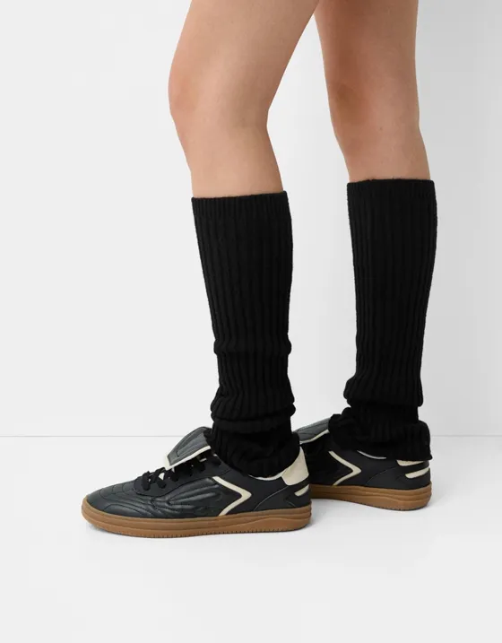 Черный пуховик с капюшоном