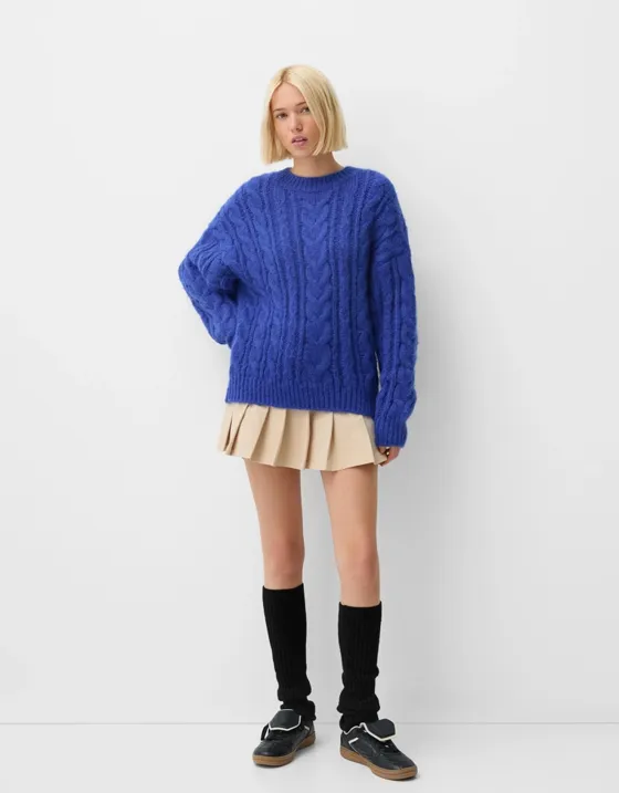 Черный пуховик с капюшоном