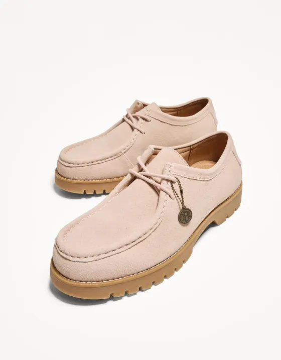 Замшевые палубные туфли с брелоком