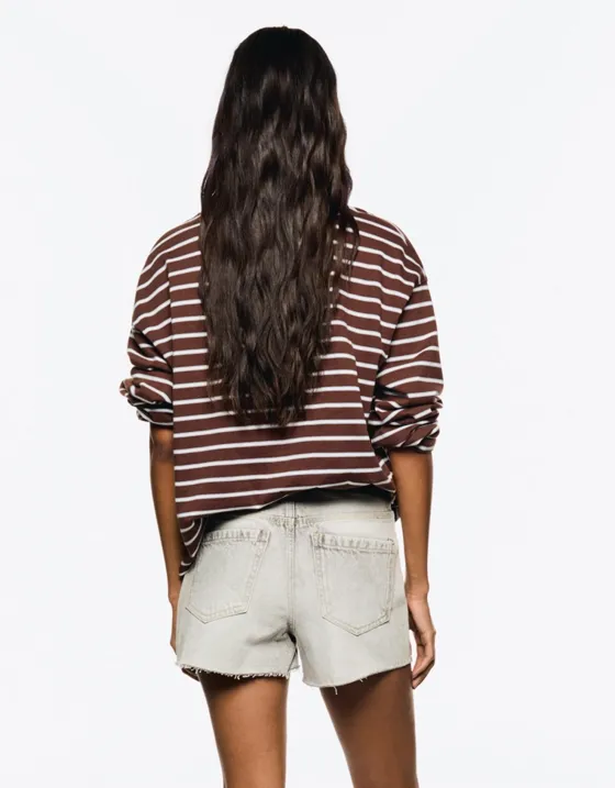 Джинсовые шорты с разрезами