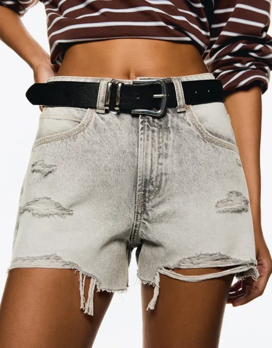 Джинсовые шорты с разрезами