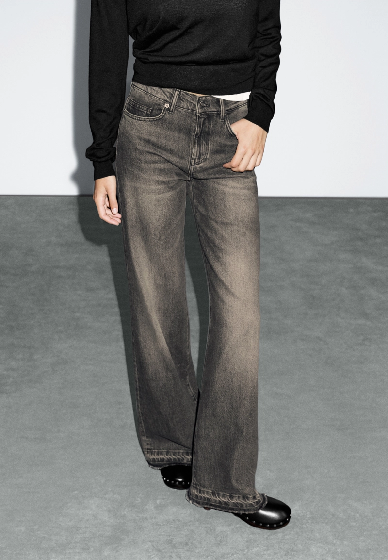 Джинсы с расклешенным низом со средней посадкой