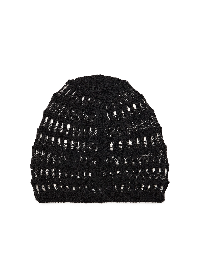 Шапка с крючком и открытым узором