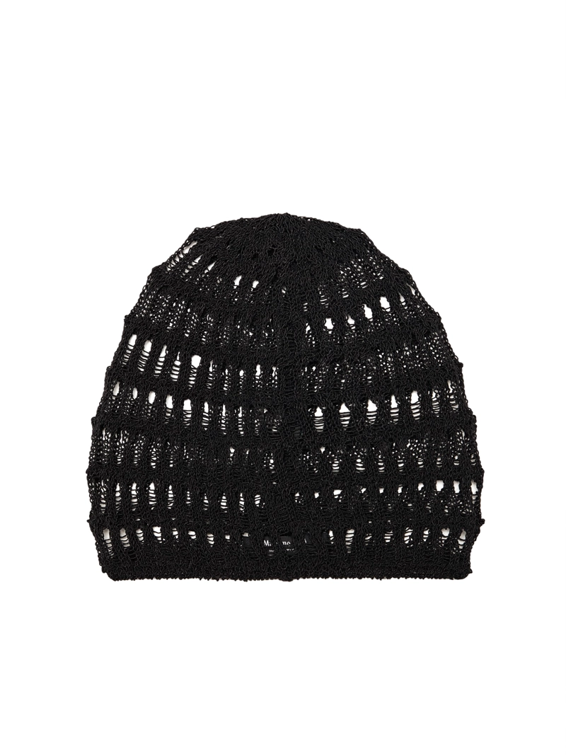 Шапка с крючком и открытым узором