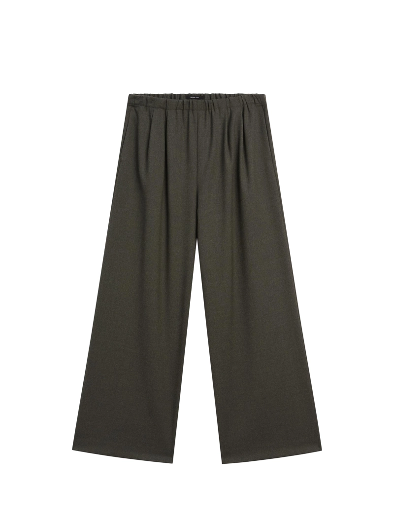 Широкие брюки с ластиком и защипами