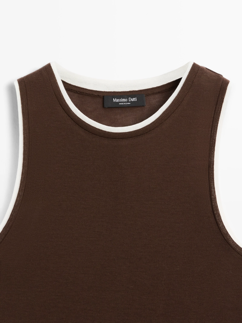 Майка без рукавов с двойной отделкой