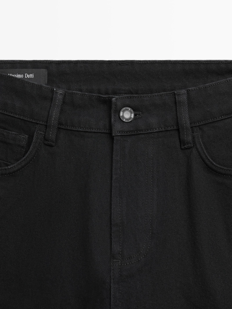 Джинсы в стиле slim fit