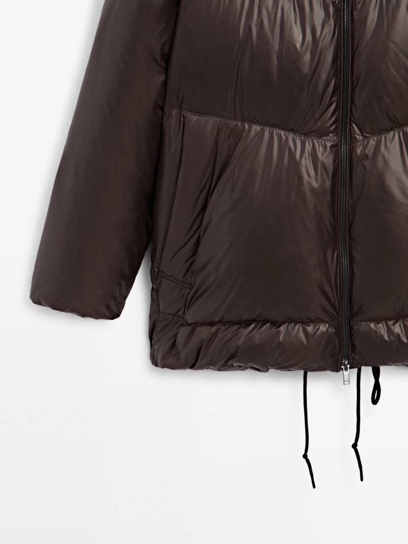 Глянцевый пуховик съемным капюшоном, отталкивающим воду