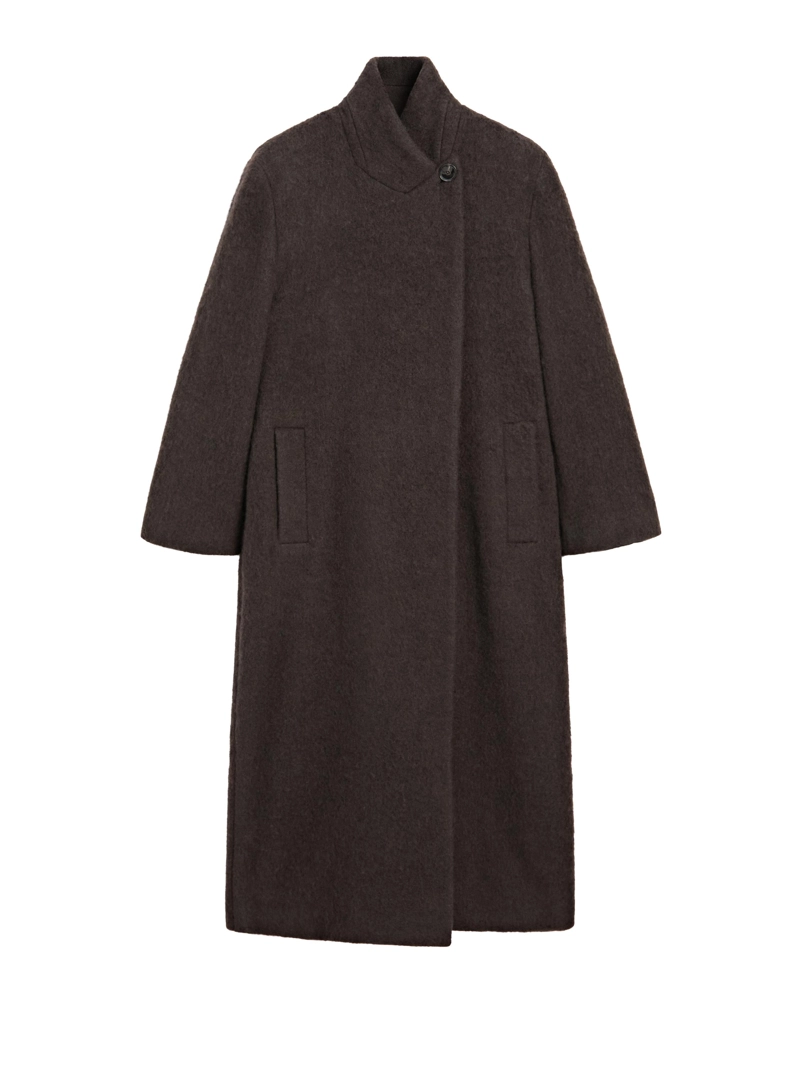 Длинное пальто с двубортным покроем и мягкой отделкой