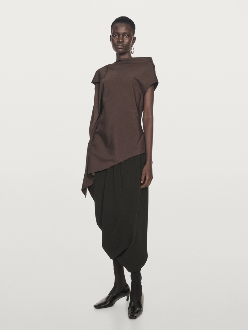 Асимметричный топ с деталями на шее - limited