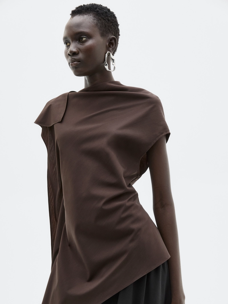 Асимметричный топ с деталями на шее - limited