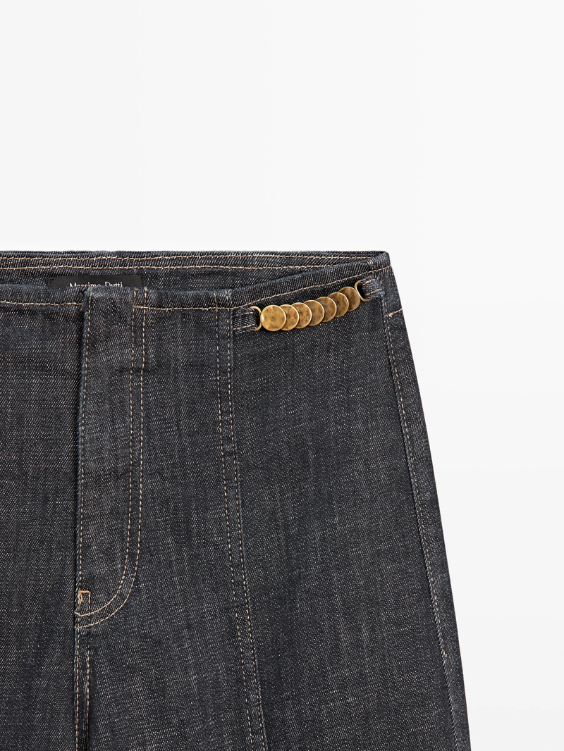 Джинсы с высокой талией и широкими брючинами с цепями