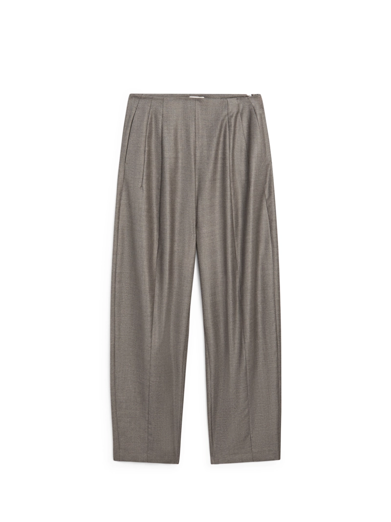 Брюки свободного кроя с зауженным силуэтом - limited