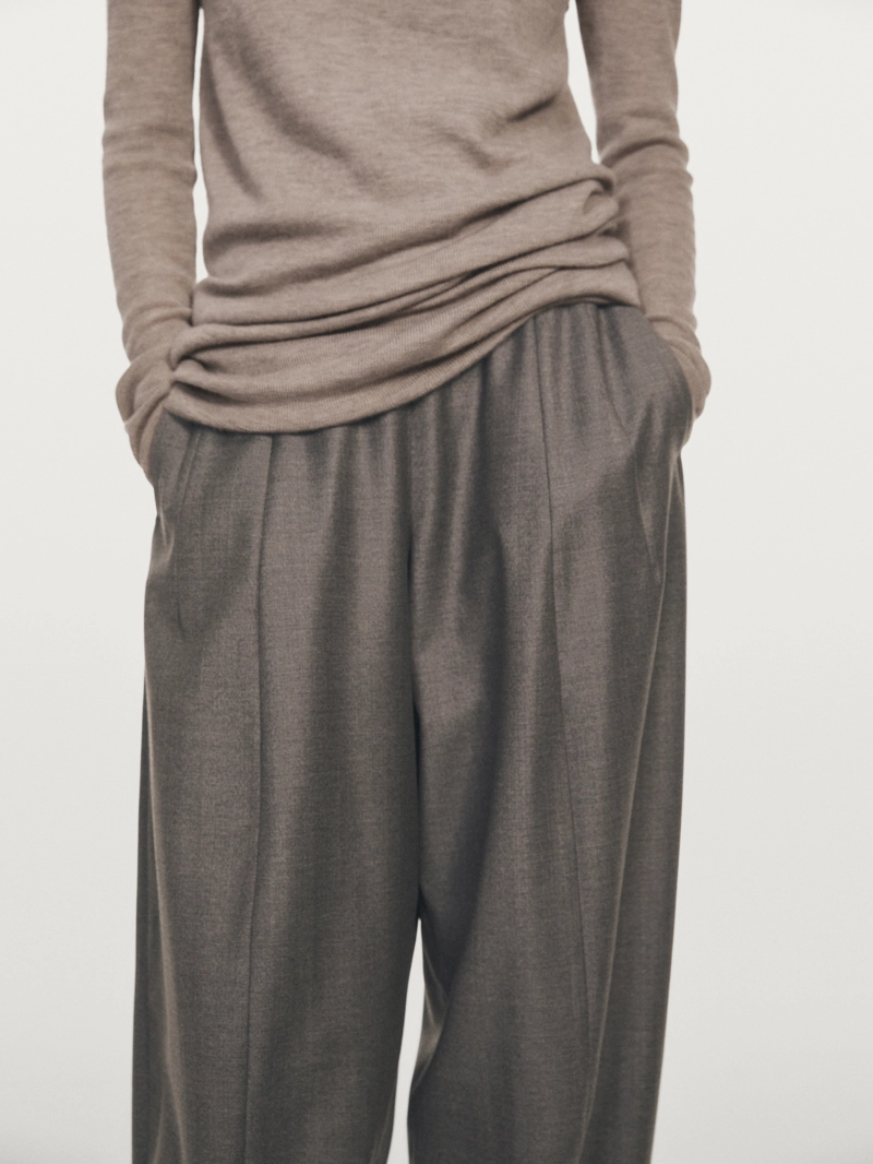 Брюки свободного кроя с зауженным силуэтом - limited