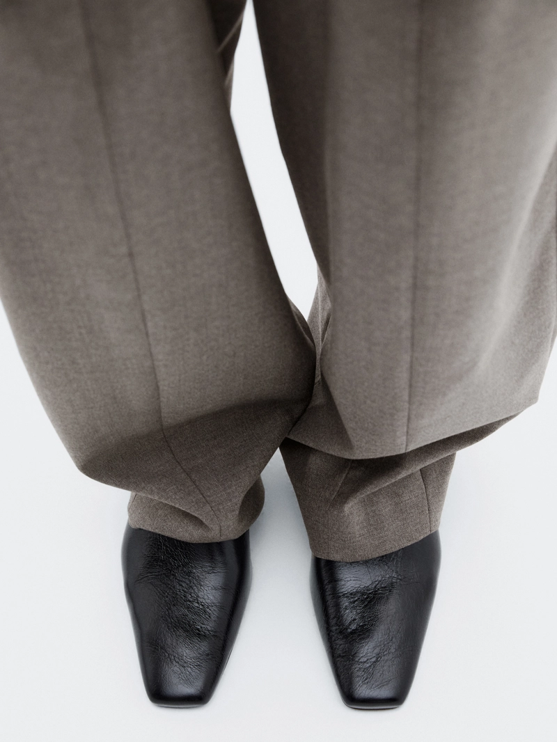 Брюки свободного кроя с зауженным силуэтом - limited