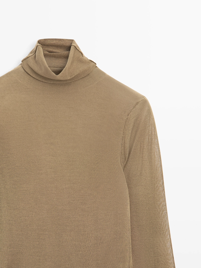Свитер из 100% шелка с высоким воротником - limited
