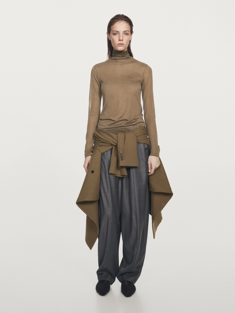 Свитер из 100% шелка с высоким воротником - limited