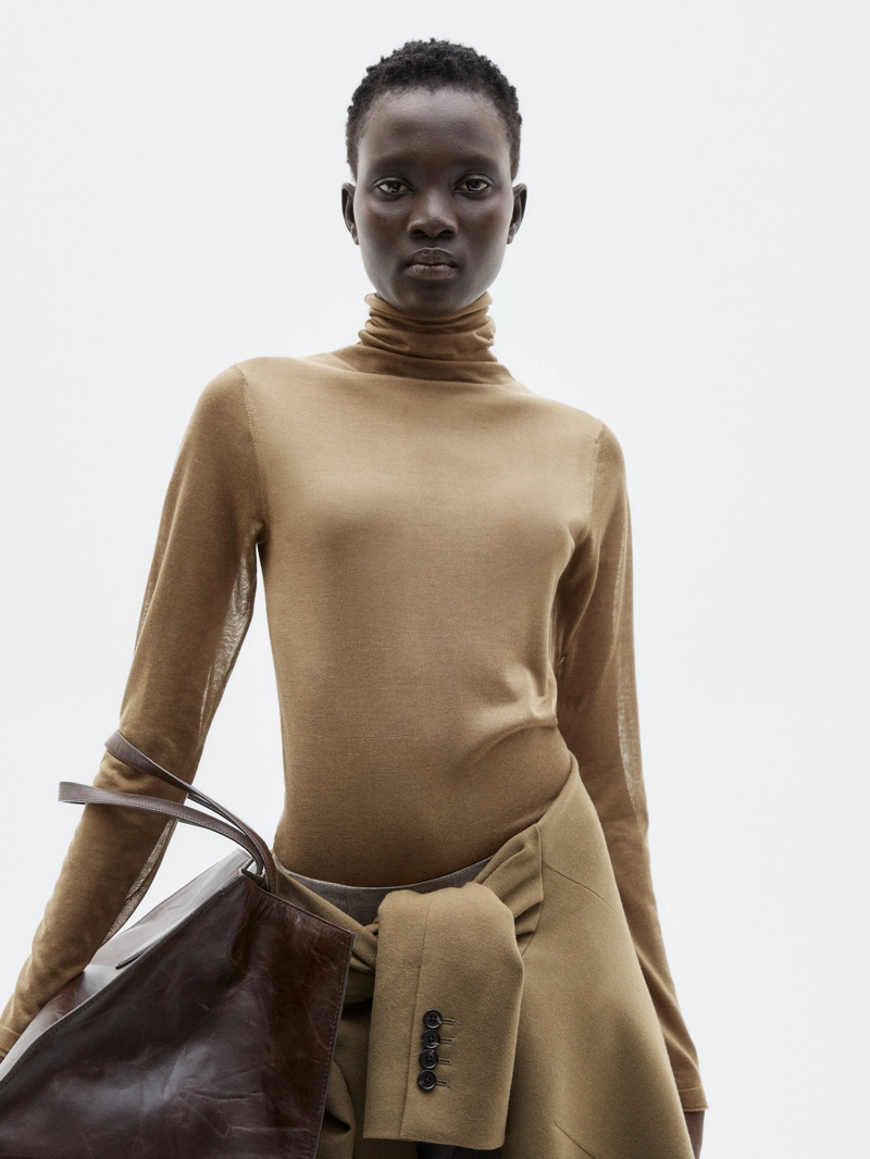 Свитер из 100% шелка с высоким воротником - limited