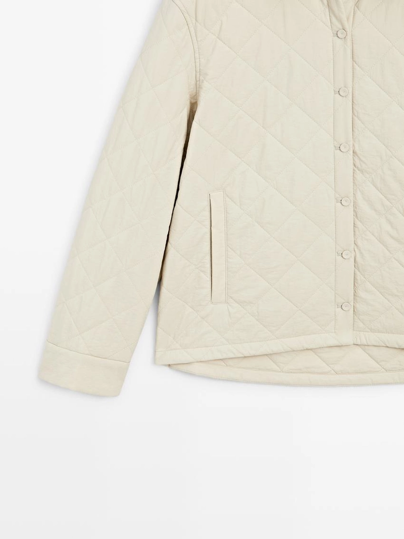 Короткая стеганая куртка с рубашечным воротником