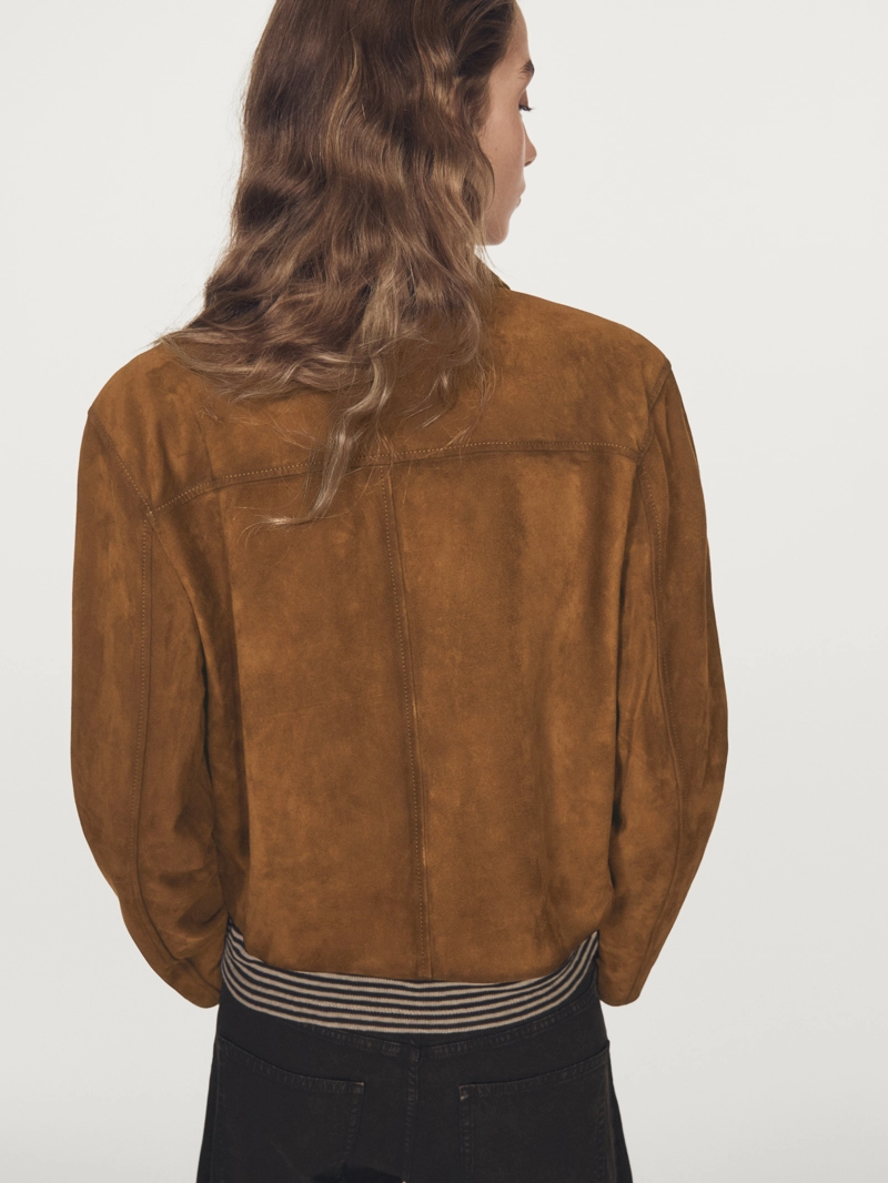 Куртка из замши с пуговицами в золотистом цвете