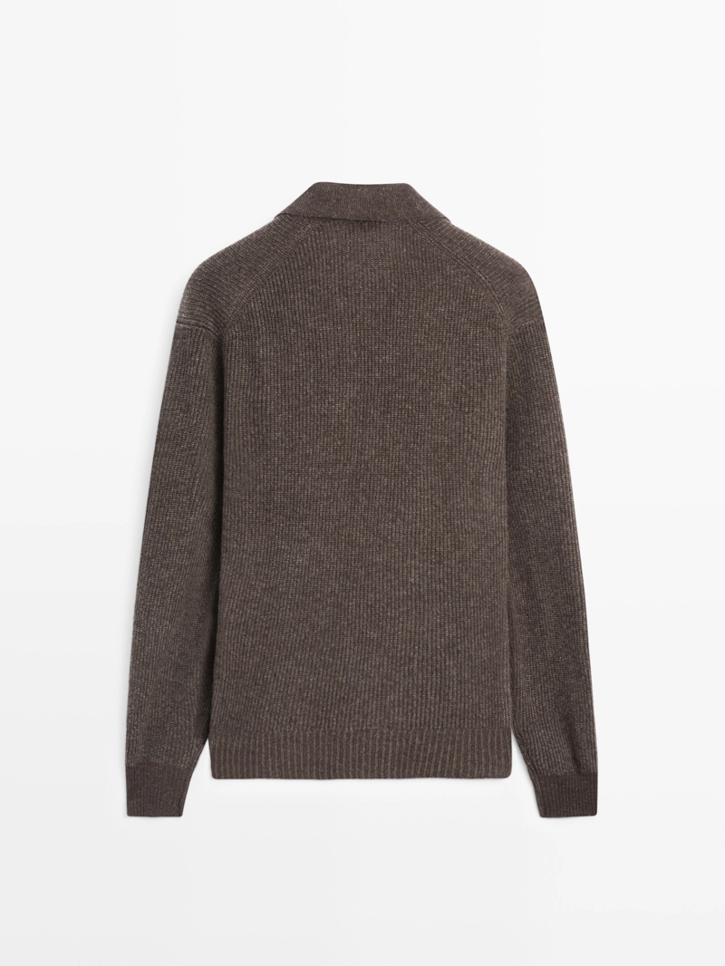 Водолазка-поло из вязаного трикотажа с v-образным вырезом