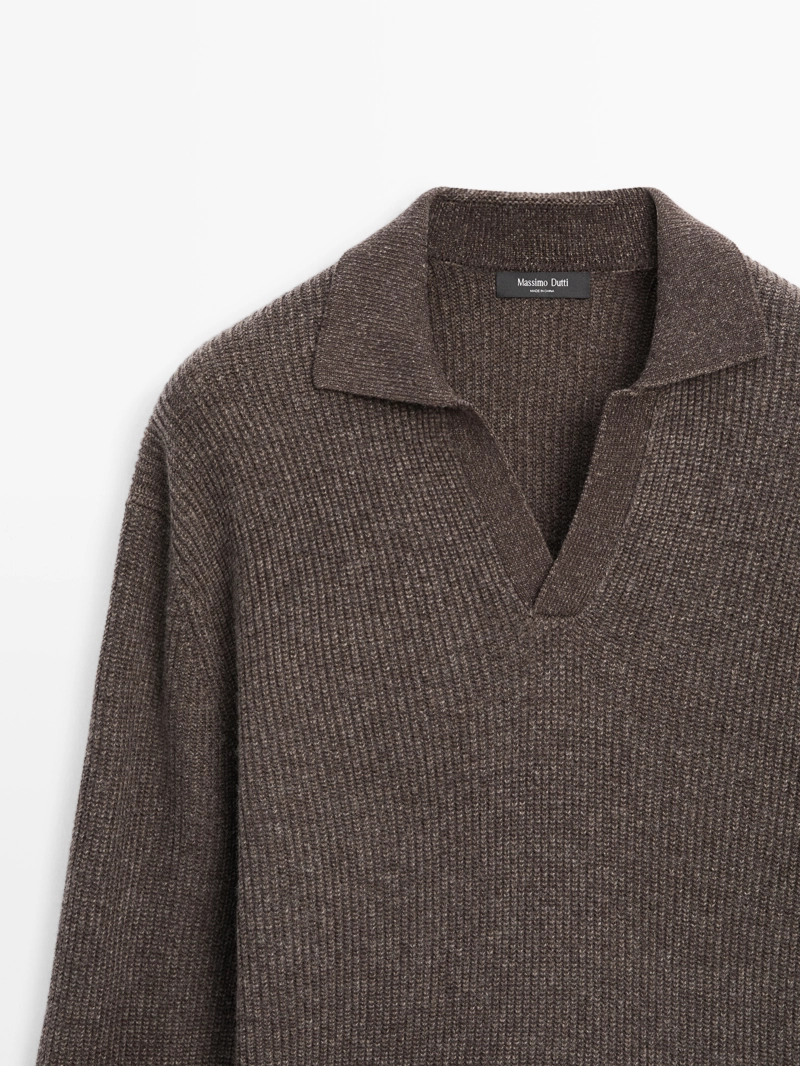 Водолазка-поло из вязаного трикотажа с v-образным вырезом