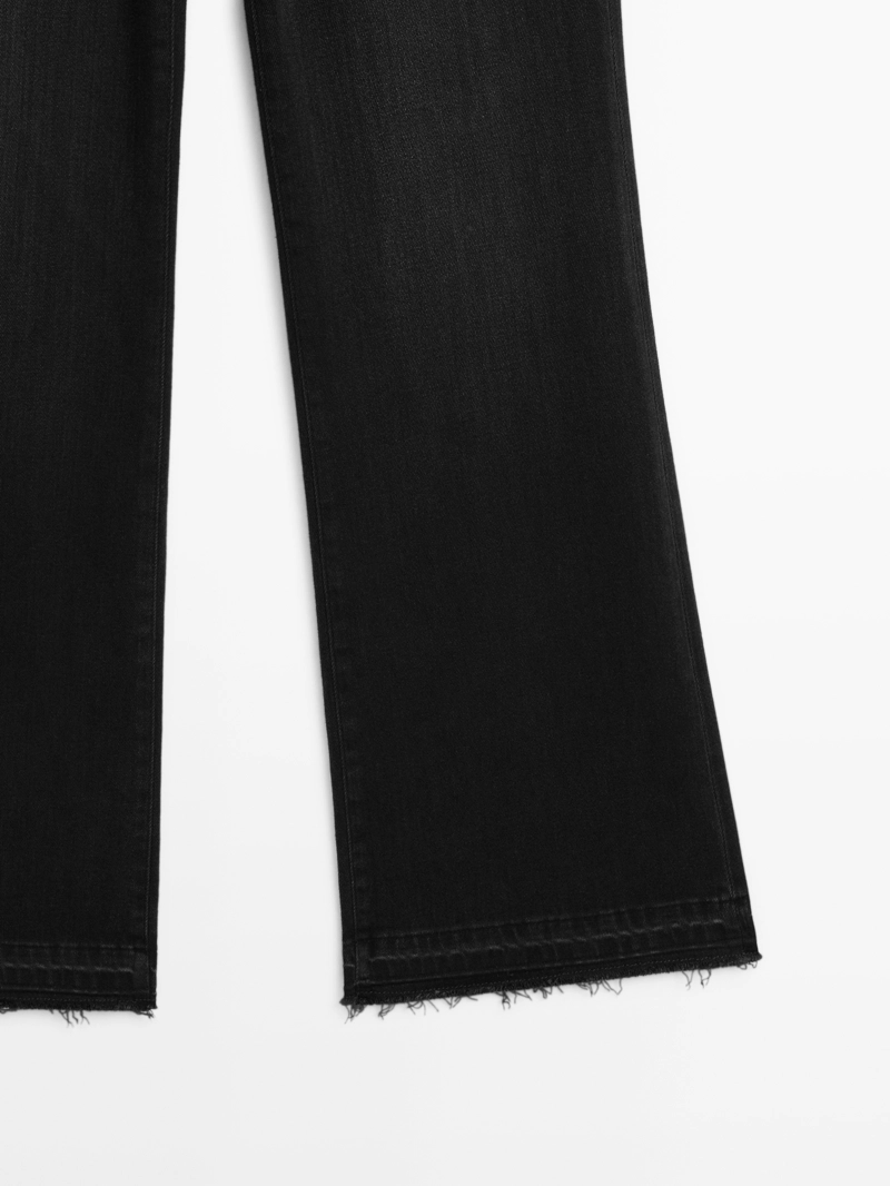 Джинсы с расклешенными брючинами средней посадки