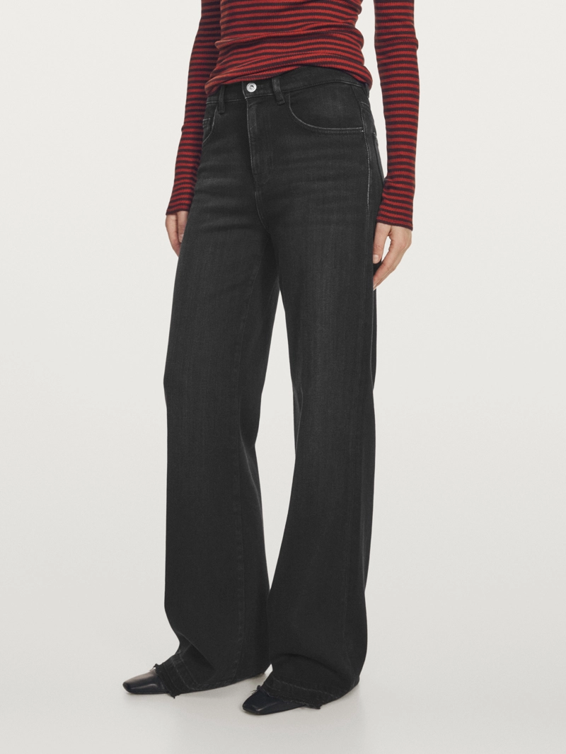 Джинсы с расклешенными брючинами средней посадки