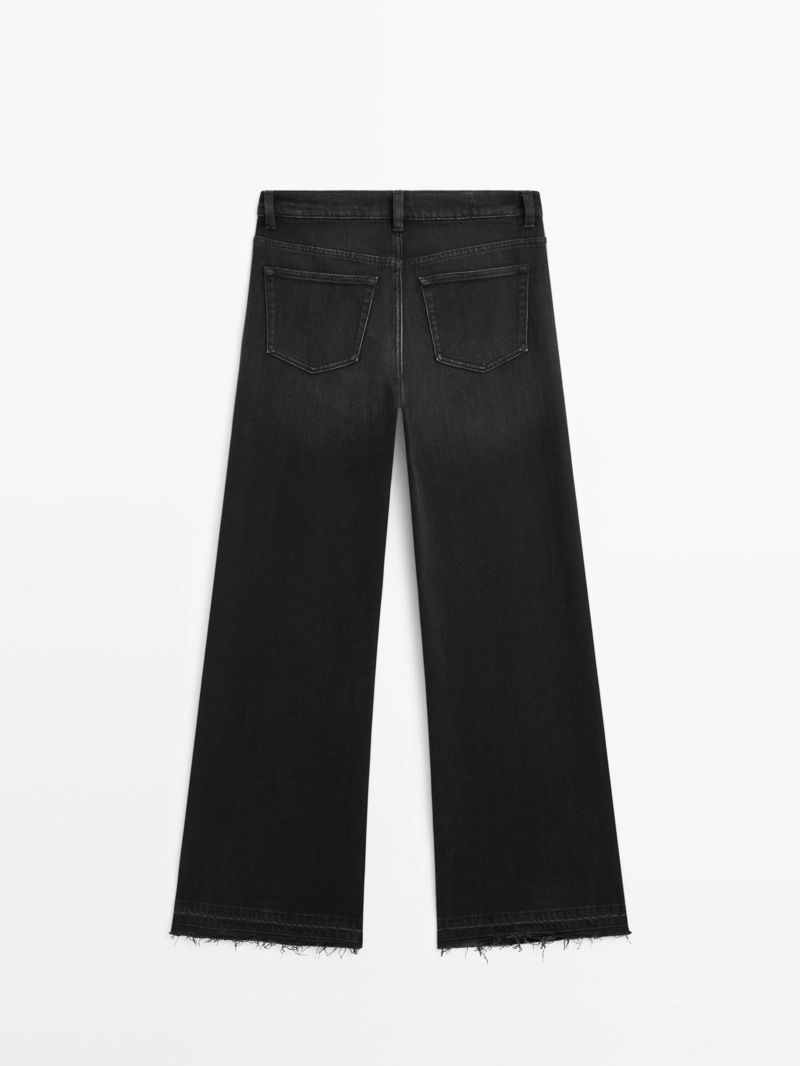 Джинсы с расклешенными брючинами средней посадки