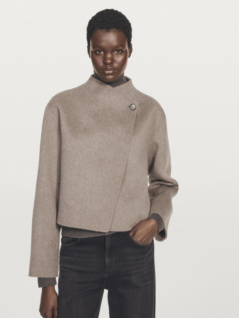 Джинсы с расклешенными брючинами средней посадки