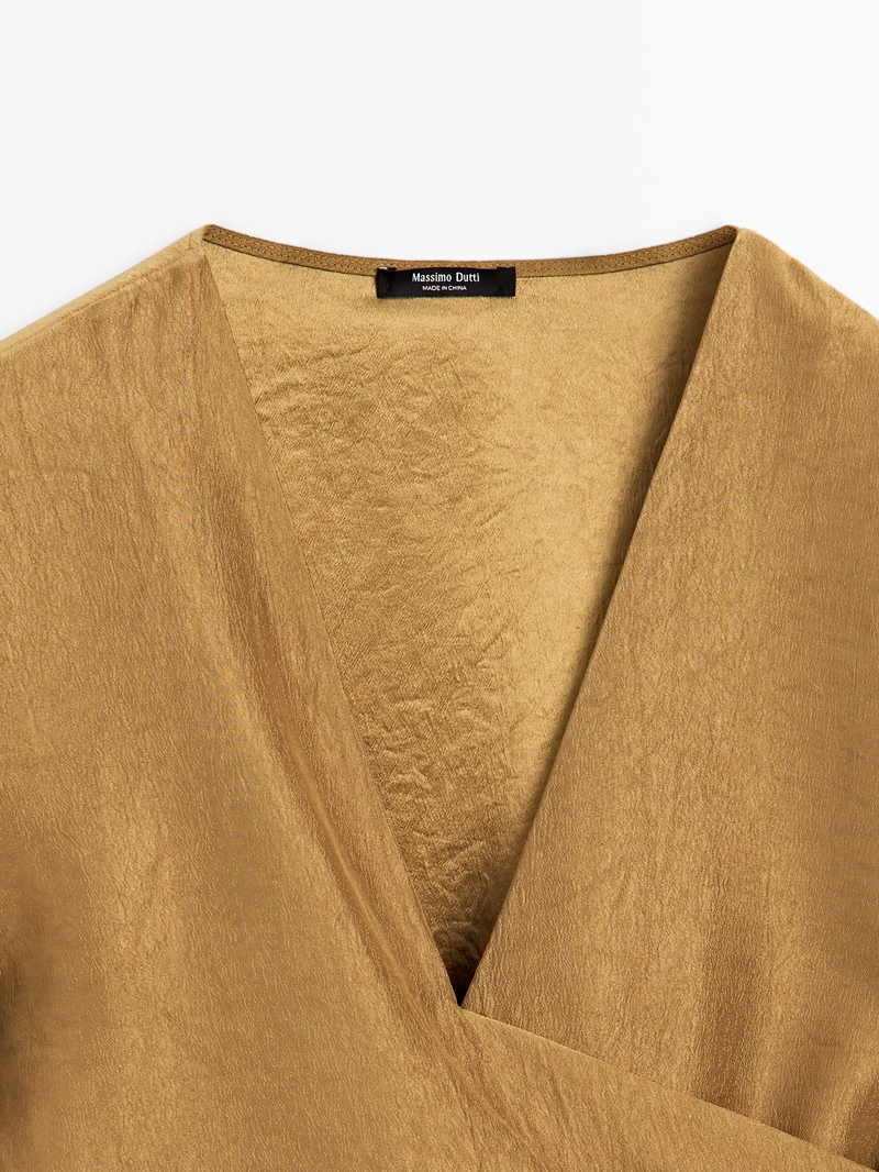 Рубашка с поясом и широкими рукавами