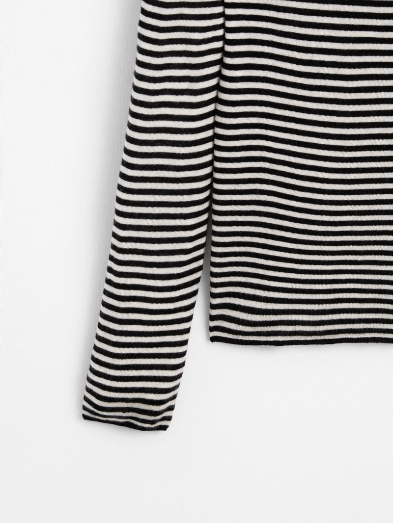 Вязанный свитер с длинным рукавом в полоску