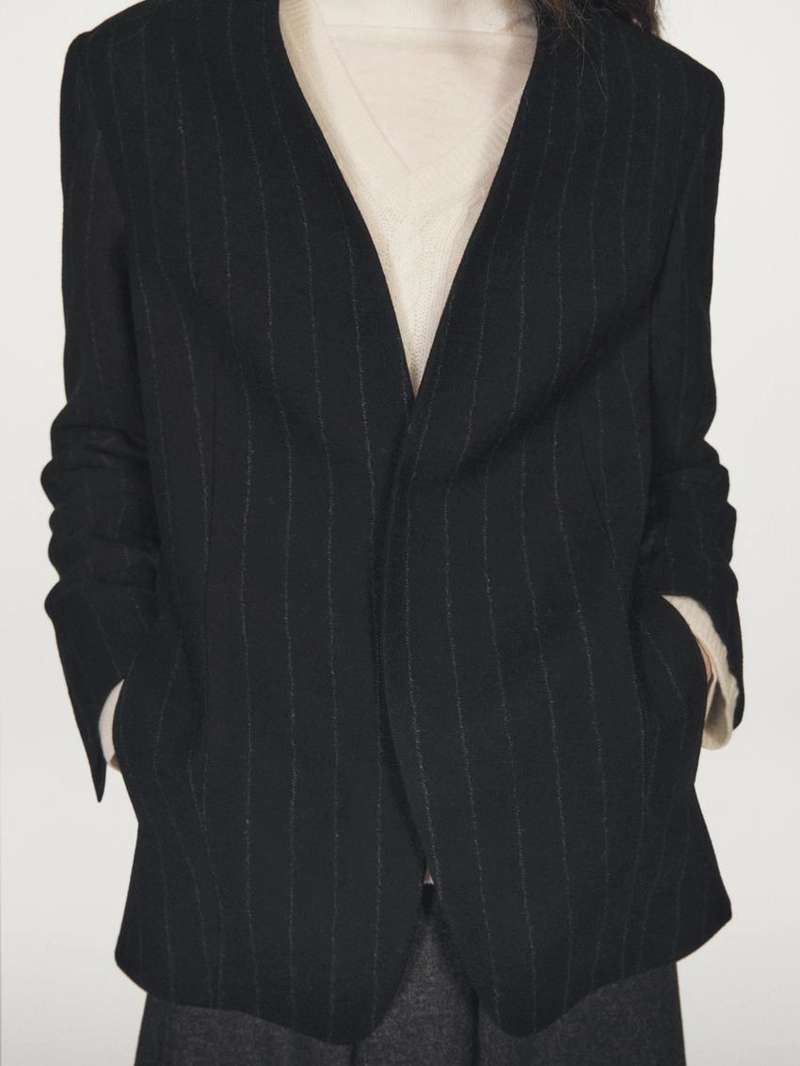 Пиджак без воротника в полоску