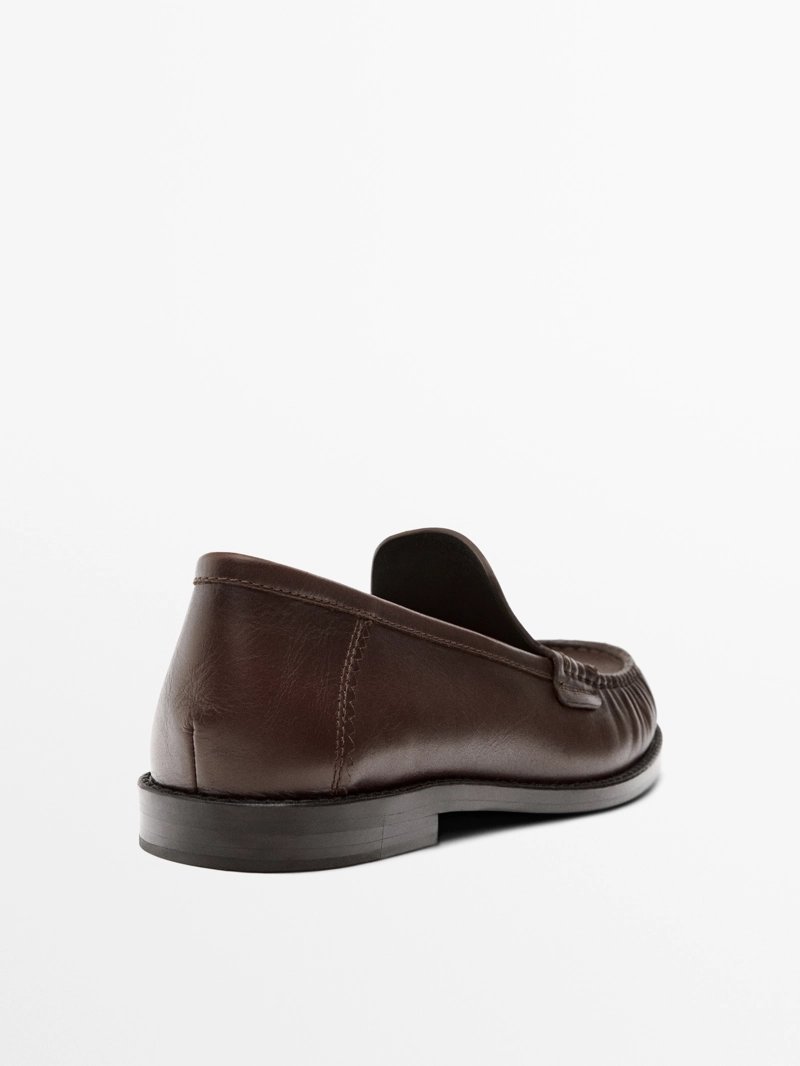 Мокасины из кожи сборкой