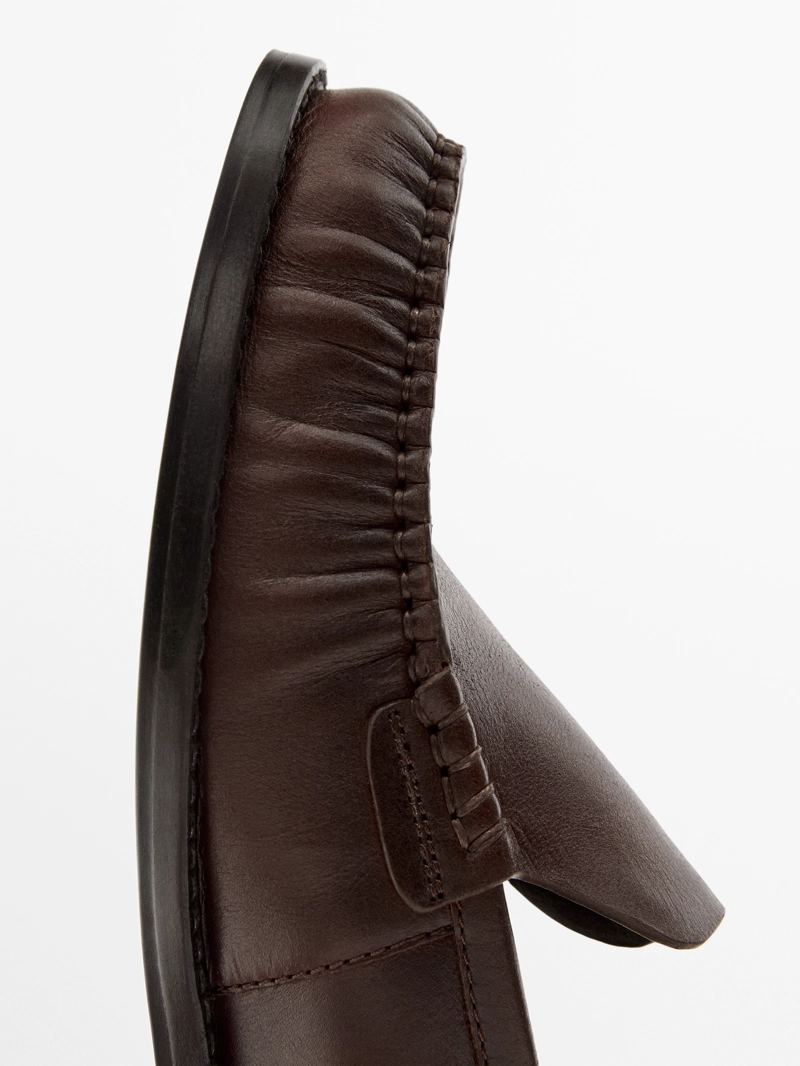 Мокасины из кожи сборкой