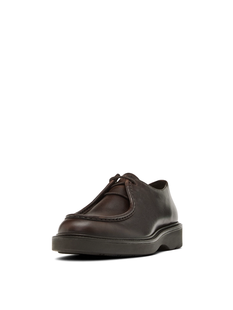 Кожаные туфли с мокрым носом