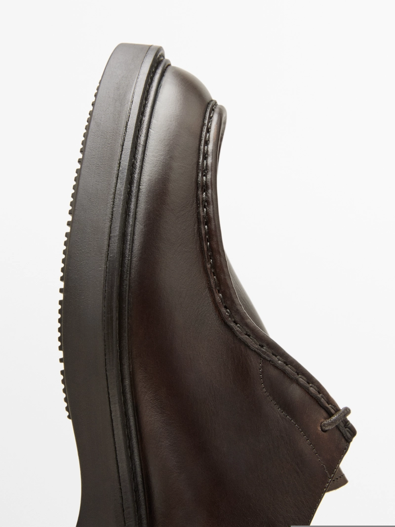 Кожаные туфли с мокрым носом