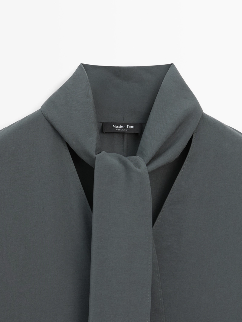 Платье миди с вырезом горловины и деталью на банте