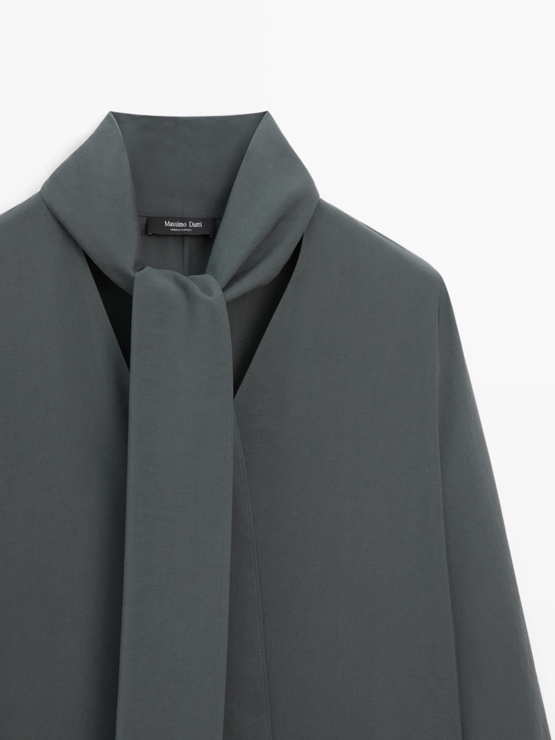 Платье миди с вырезом горловины и деталью на банте