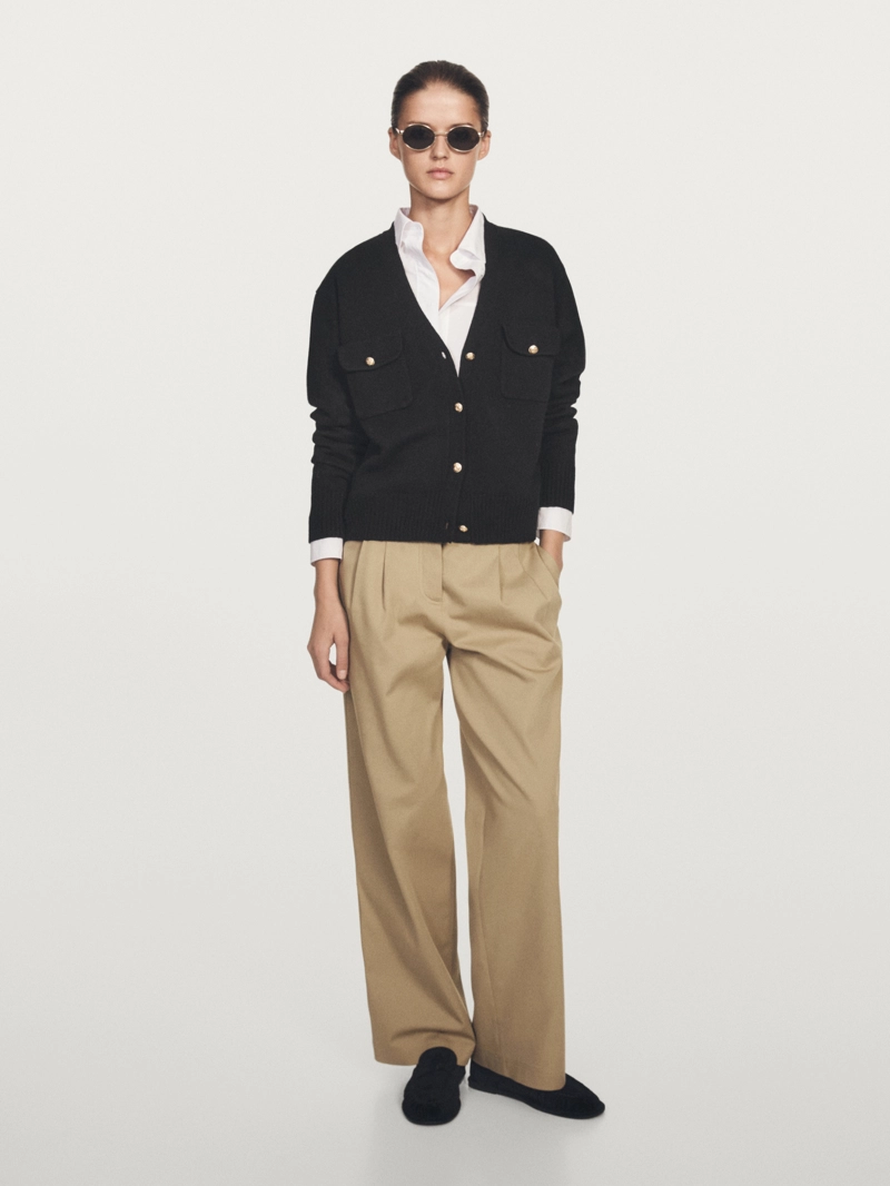 Кардиган с v-образным вырезом и золотыми пуговицами