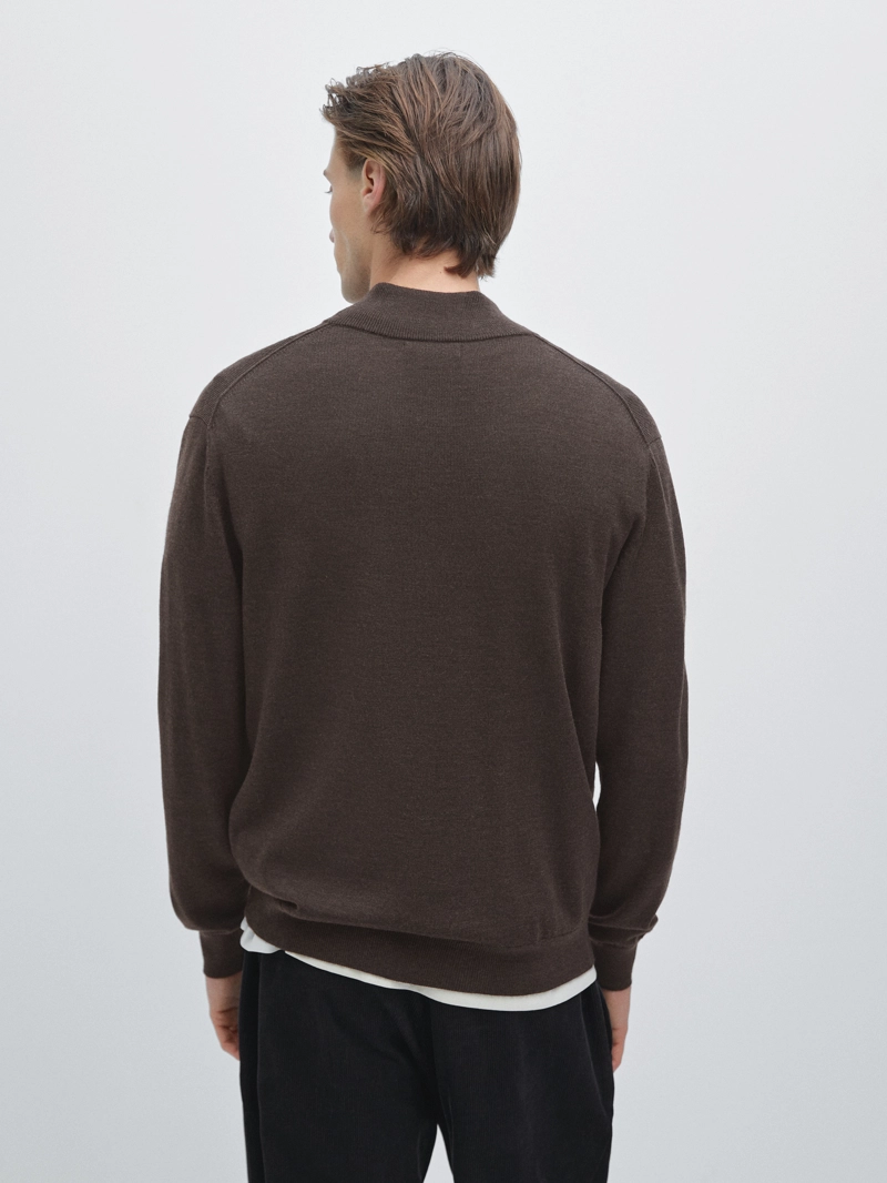 Водолазка из 100% шерсти с пуговицами