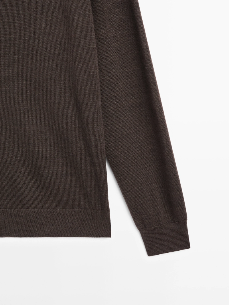 Водолазка из 100% шерсти с пуговицами