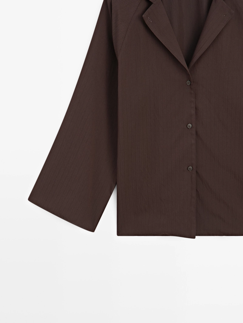 Рубашка с текстурными рукавами реглан