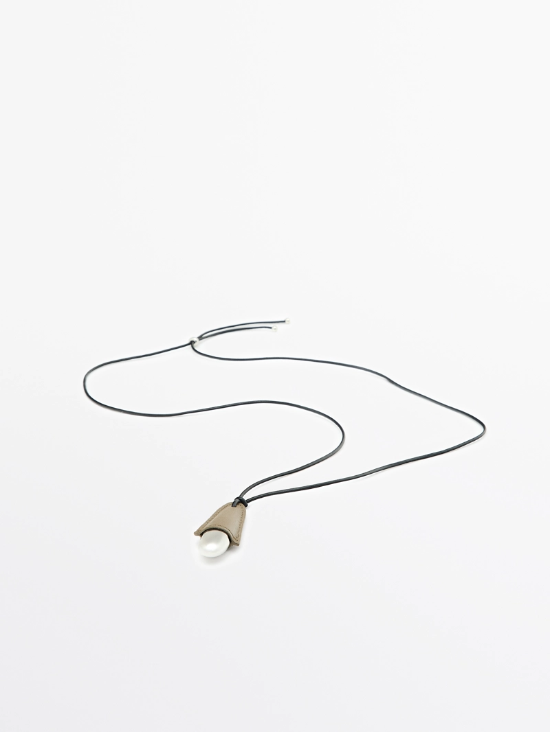 Кожаная подвеска