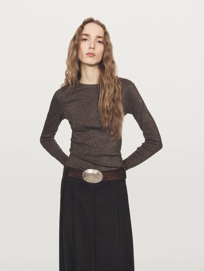 Футболка с длинным рукавом и металлическим блеском