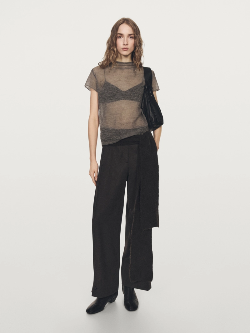 Футболка из вязаного материала с вышивкой