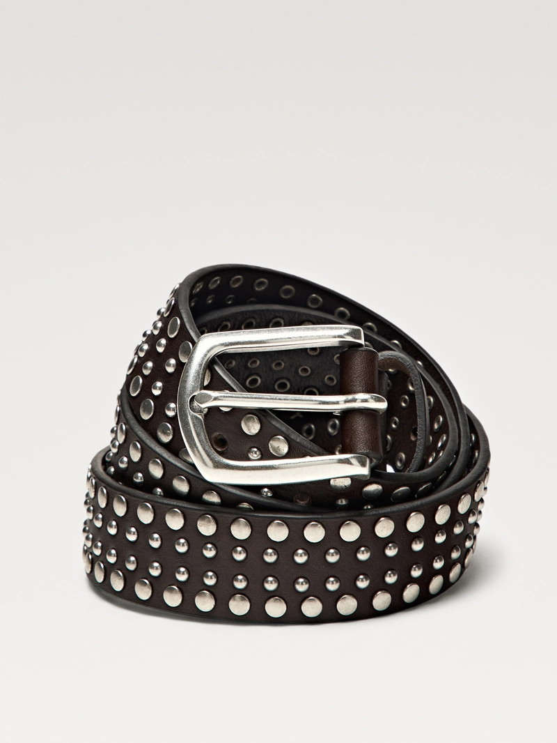 Кожаный ремень с заклепками